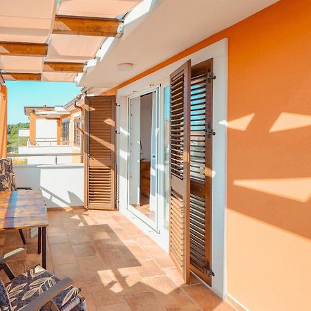 Apartment Dertil Premantura Exterior foto